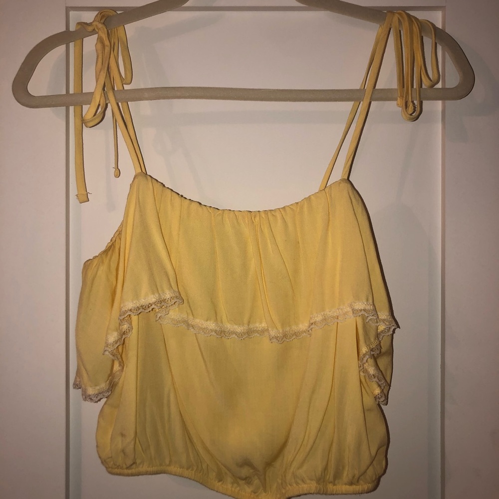 Yellow cute crop top!